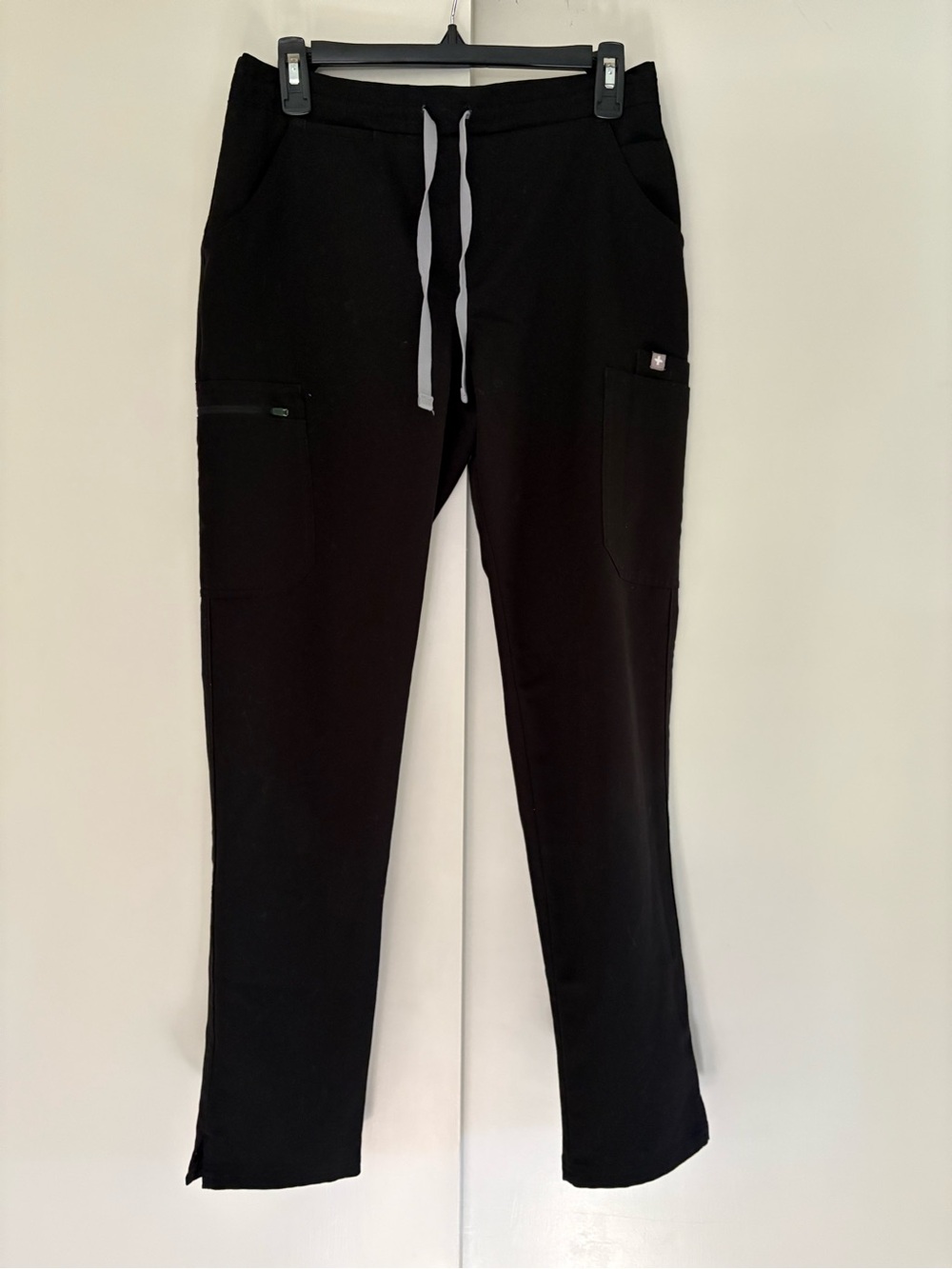 Figs Men's Black Slim Cargo Joggers with Contrast Drawstring